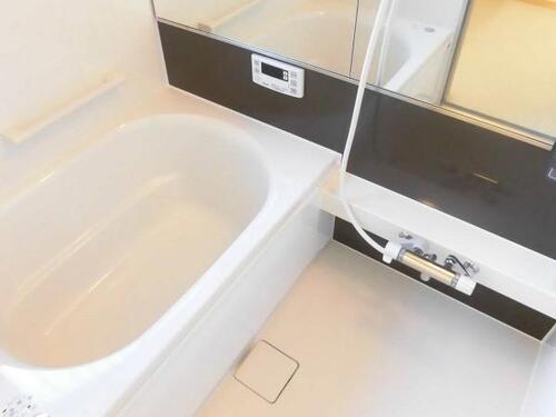 【同仕様写真】お風呂はハウステック社製の新品のユニットバスに交換予定です。